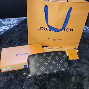 Louis vitton zip wallet